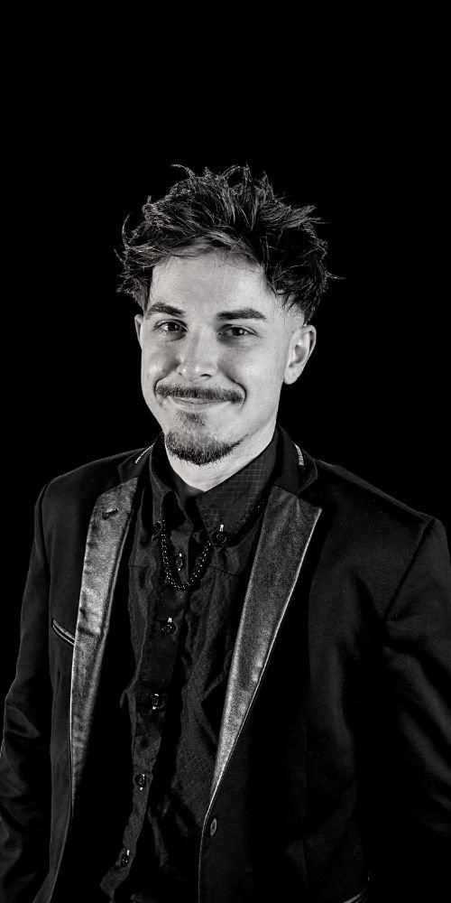 salon-de coiffure-Coueron-salons-portrait-cyril-bazin-coiffeur-createur-3-1